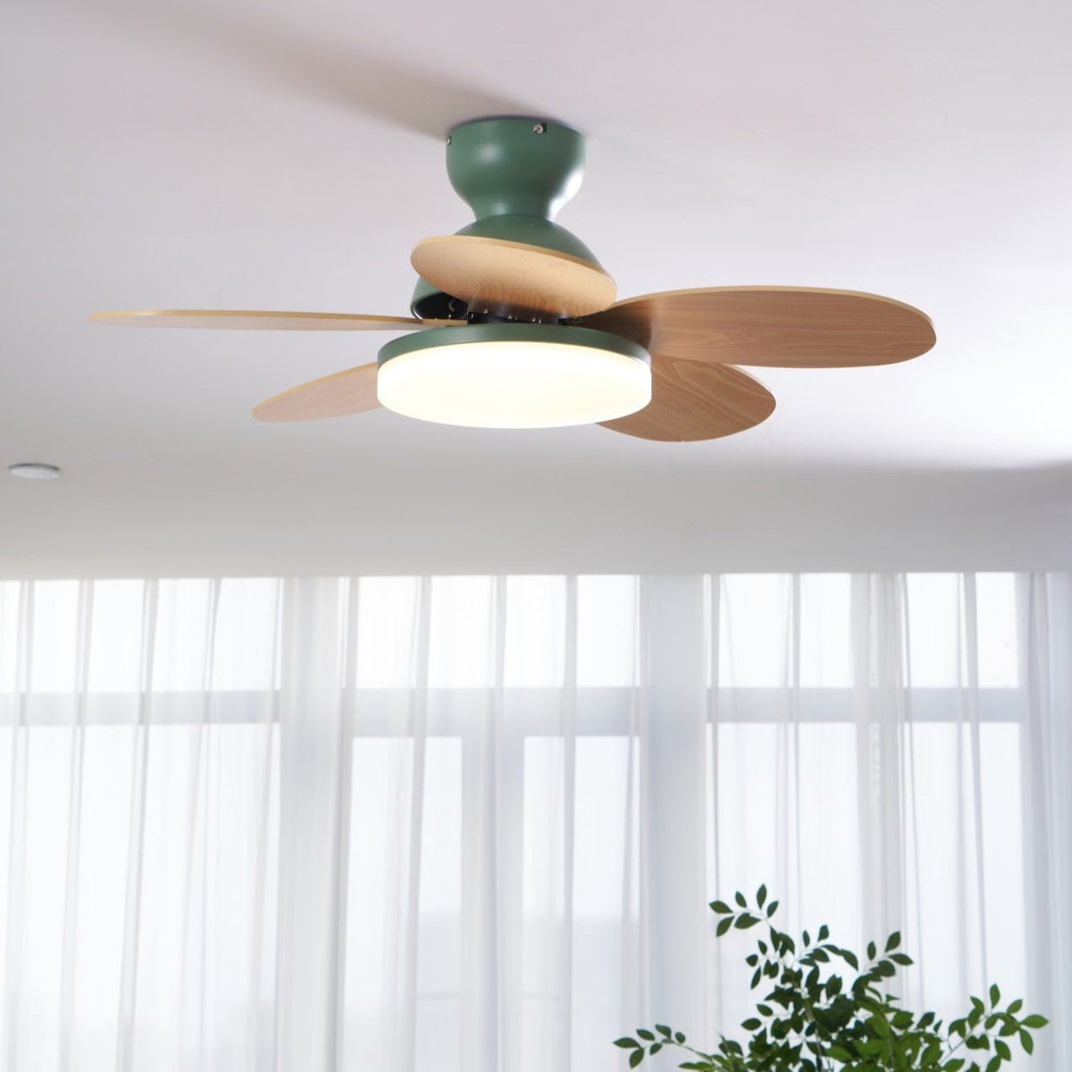 Eireise kleurrijke plafondventilator met lamp voor de kinderkamer