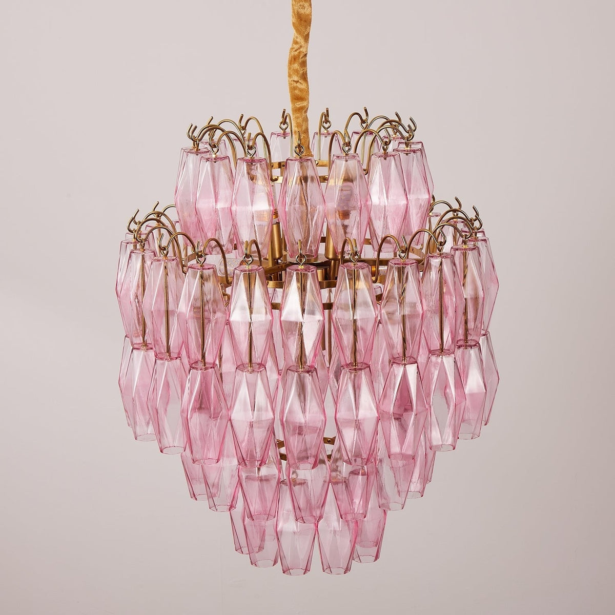 Celenine Kroonluchter met lagen roze Murano-glas en goudkleurige afwerking