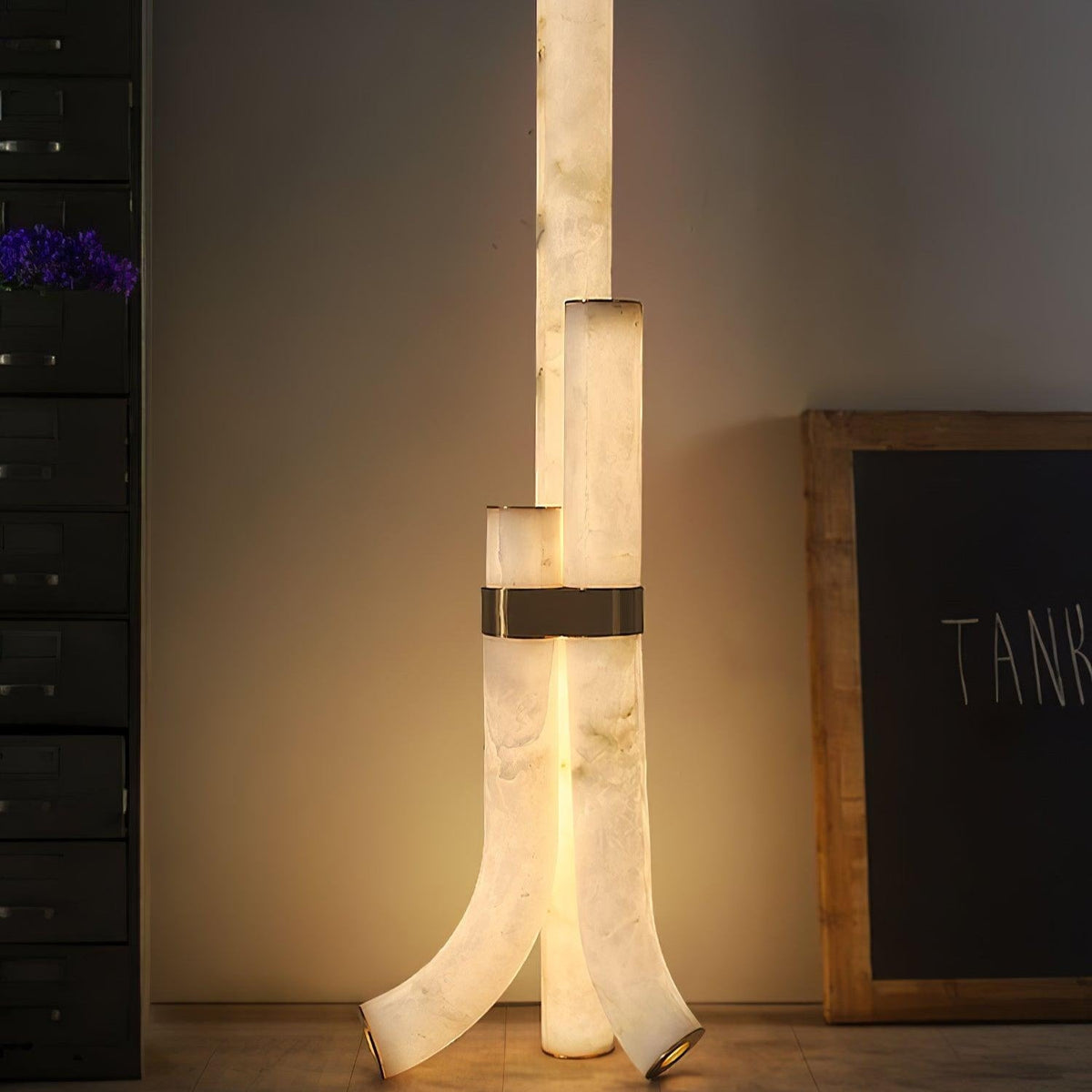 Nivoena vloerlamp van albast
