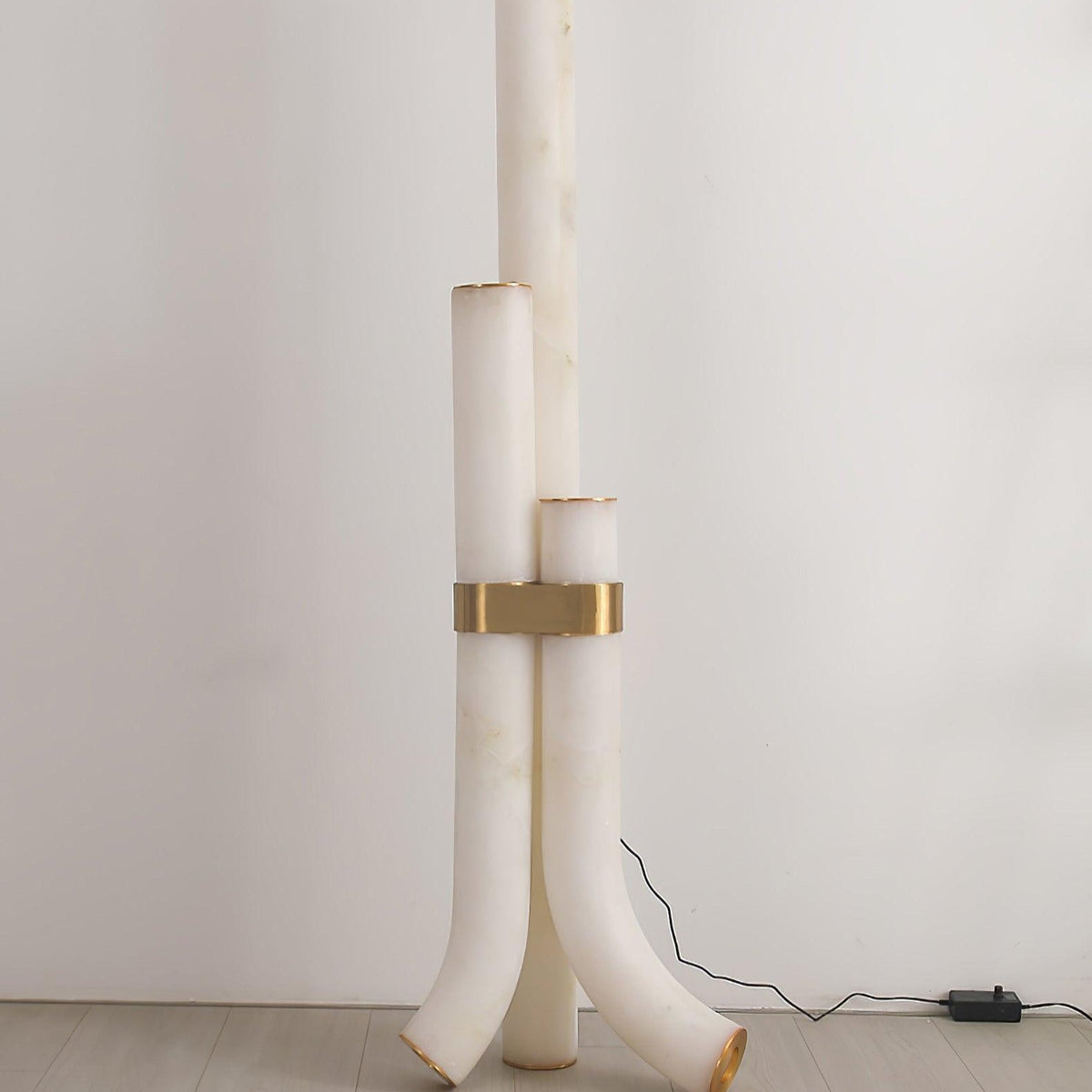 Nivoena vloerlamp van albast