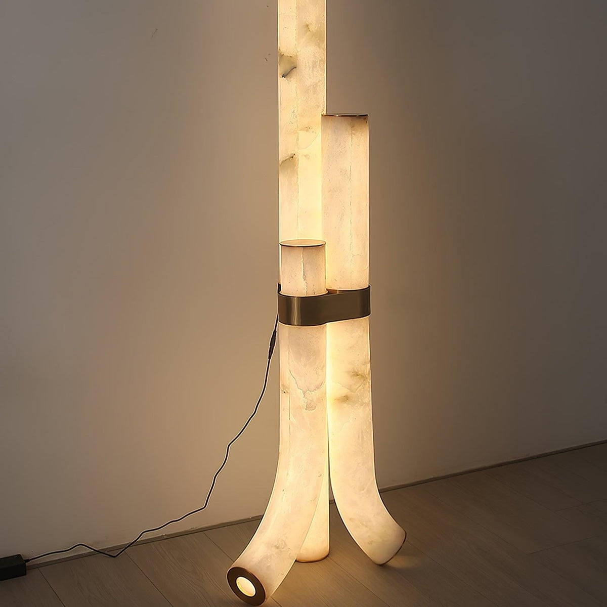 Nivoena vloerlamp van albast