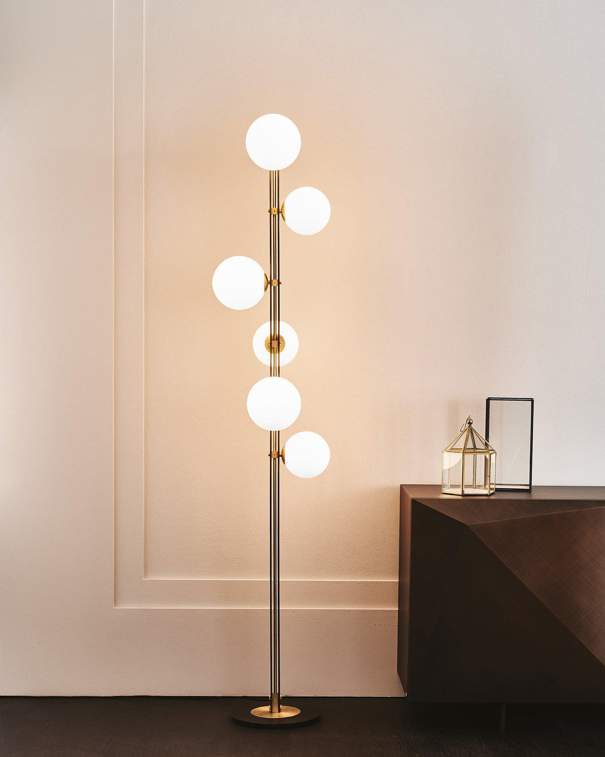 Eireneria elegante vloerlamp met glazen kap