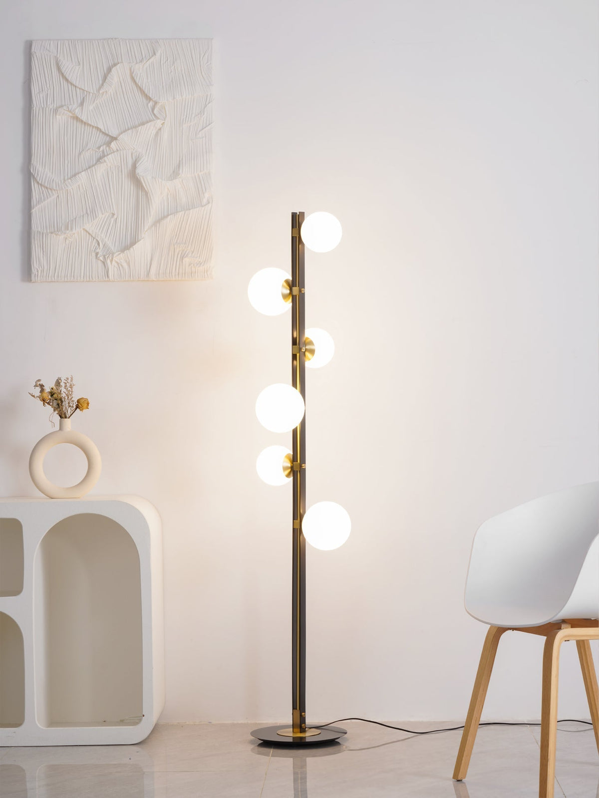 Eireneria elegante vloerlamp met glazen kap