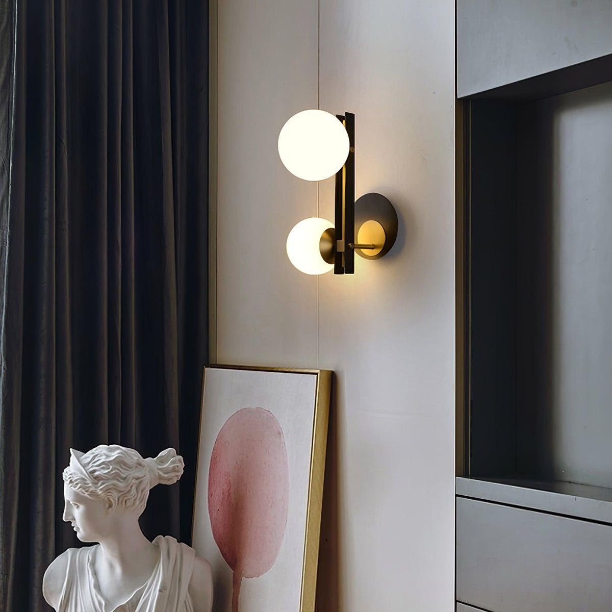 Eiranaria wandlamp met planetaire glazen kap