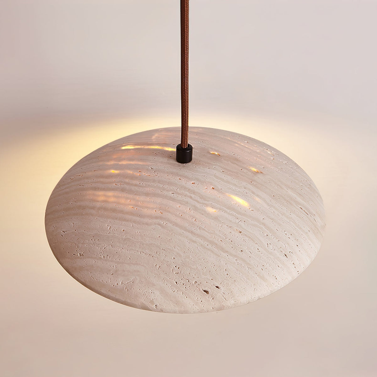 Bax hanglamp met brede rand in geel travertin