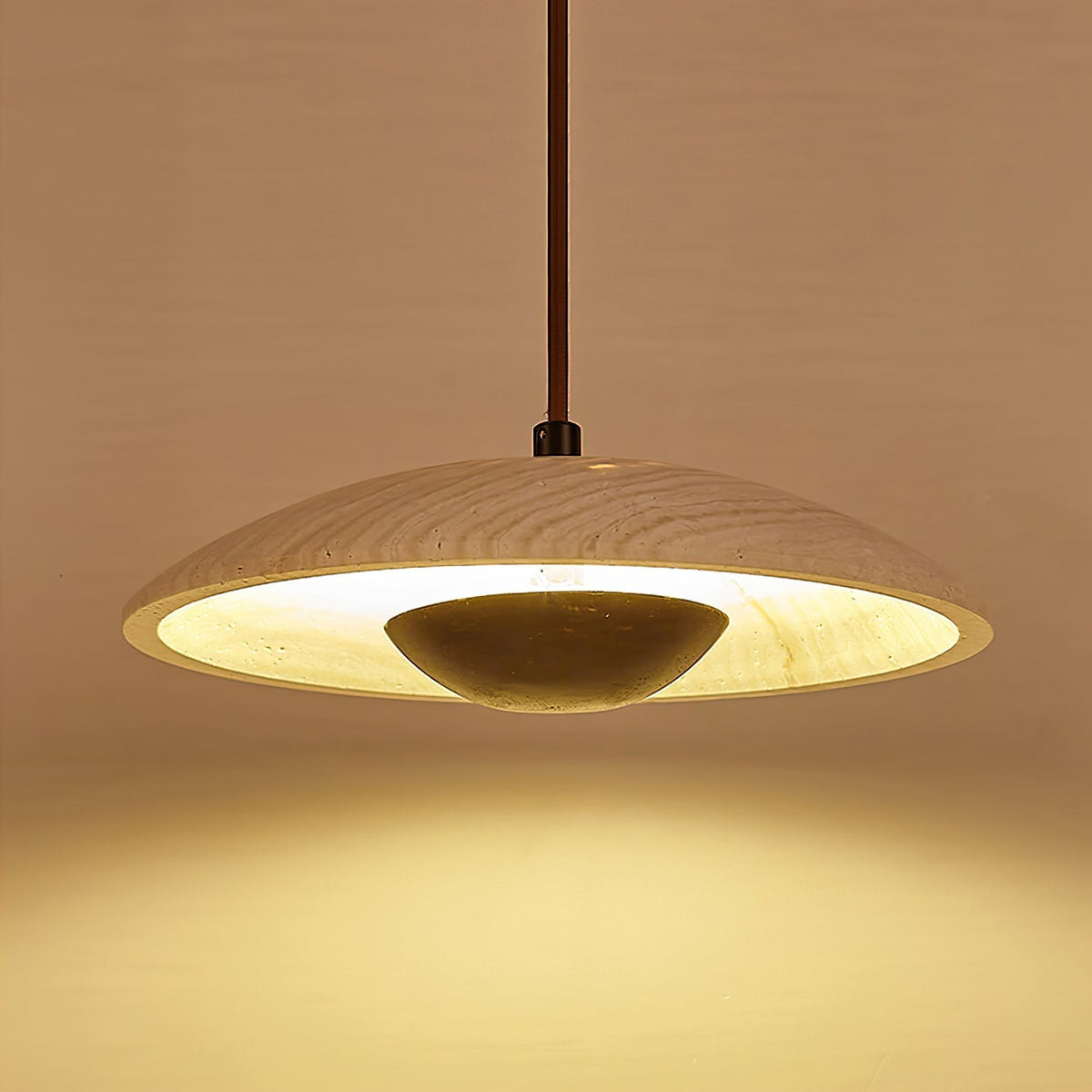 Bax hanglamp met brede rand in geel travertin