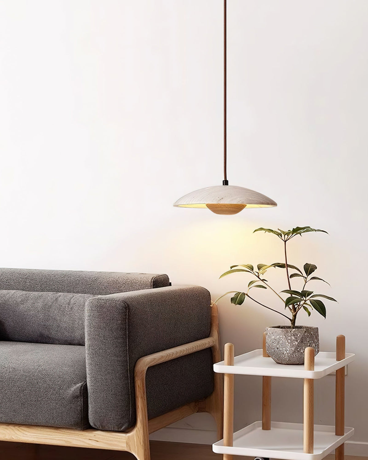 Bax hanglamp met brede rand in geel travertin