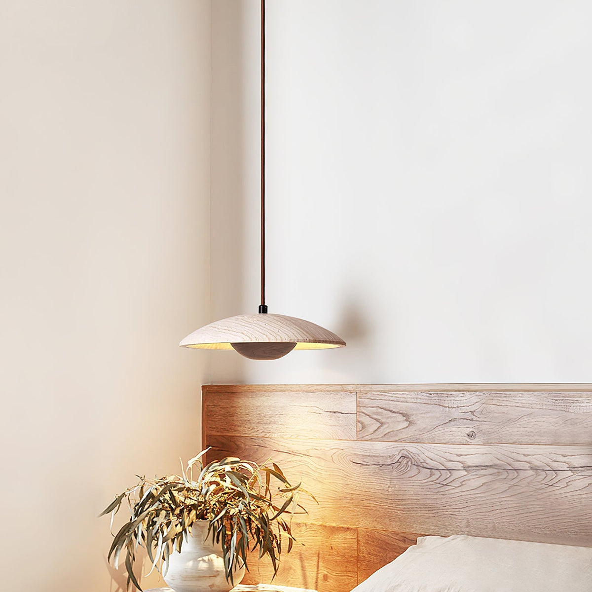Bax hanglamp met brede rand in geel travertin