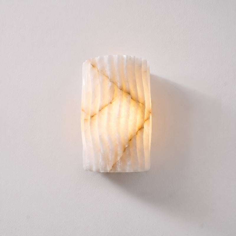 Fluted wandlamp van albast