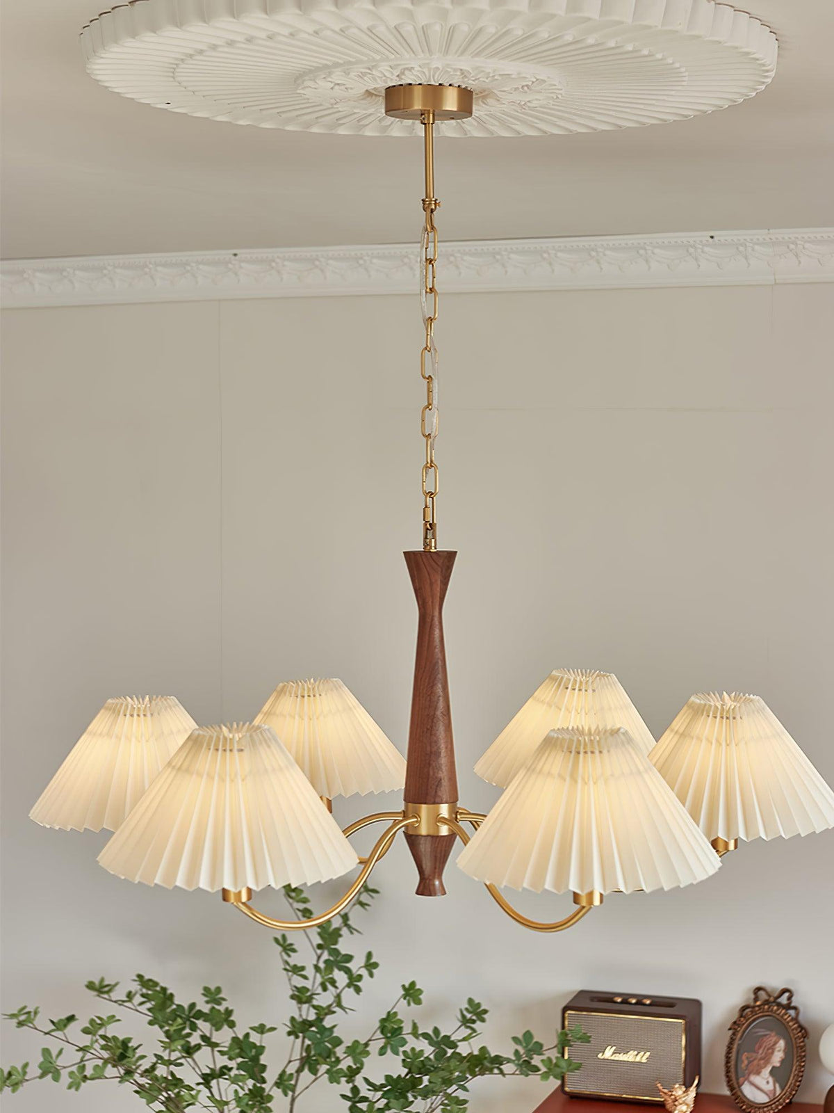Calivine kroonluchter Pleated met witte lampkappen Mid-Century