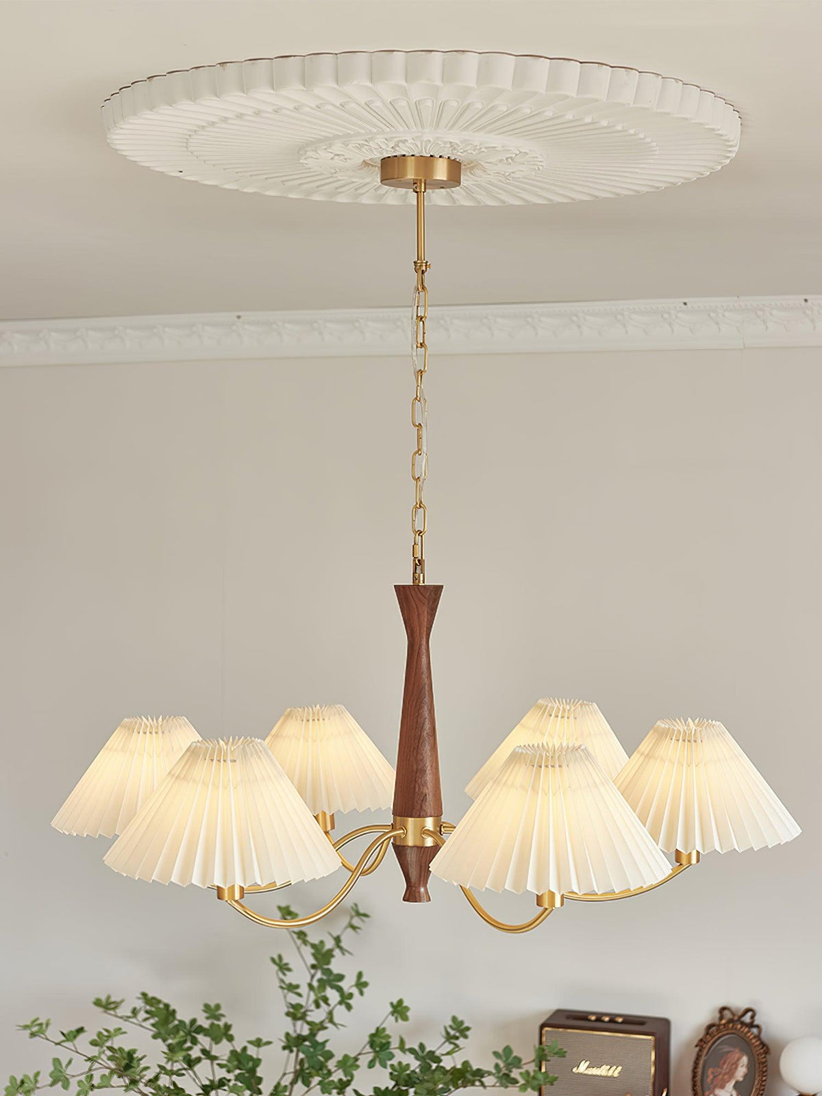 Calivine kroonluchter Pleated met witte lampkappen Mid-Century
