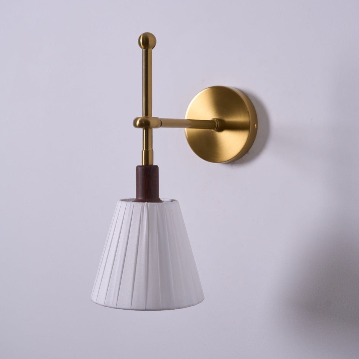 Gairm wandlamp met geplooide stofkap in messing