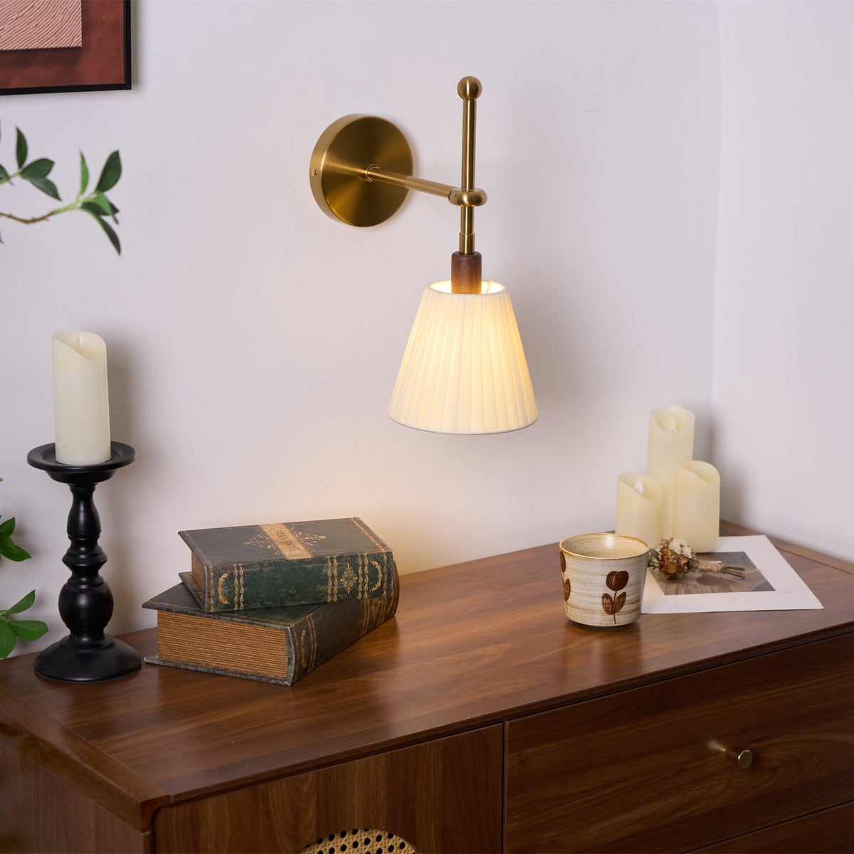 Gairm wandlamp met geplooide stofkap in messing