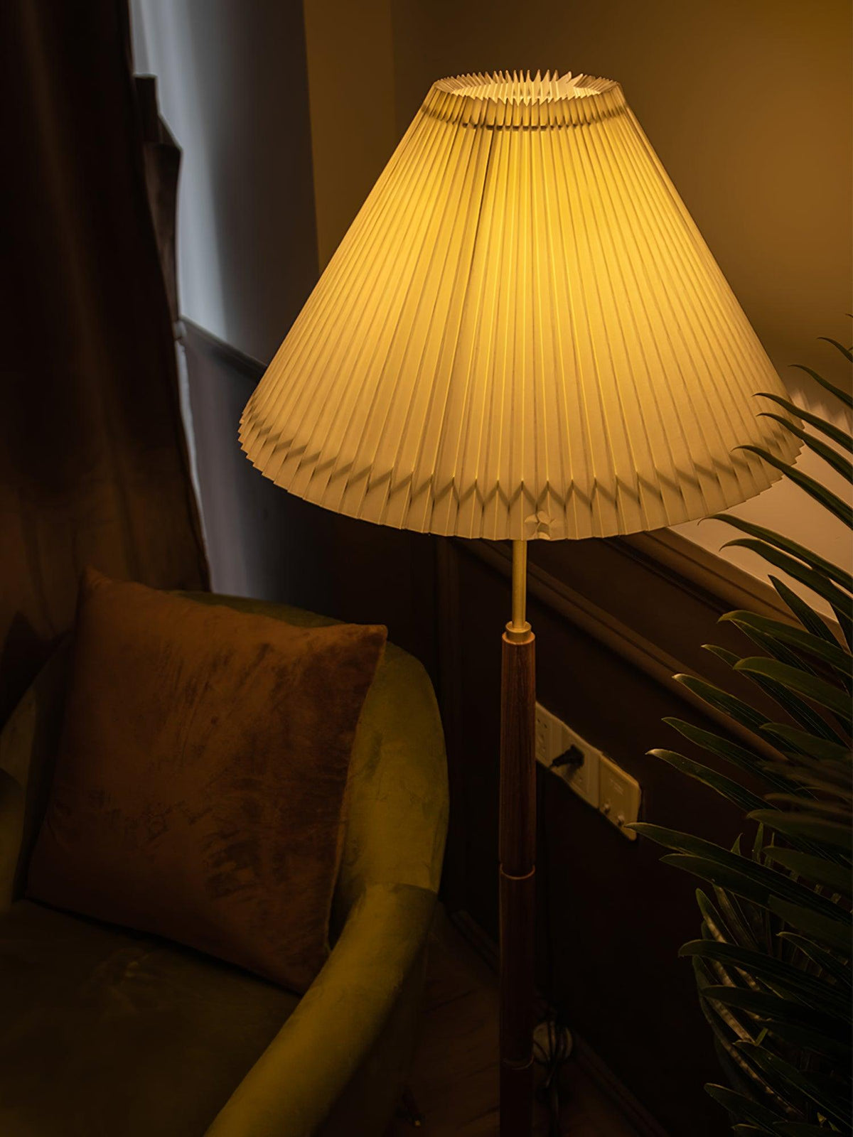 Syleina Minimalistische vloerlamp van massief hout
