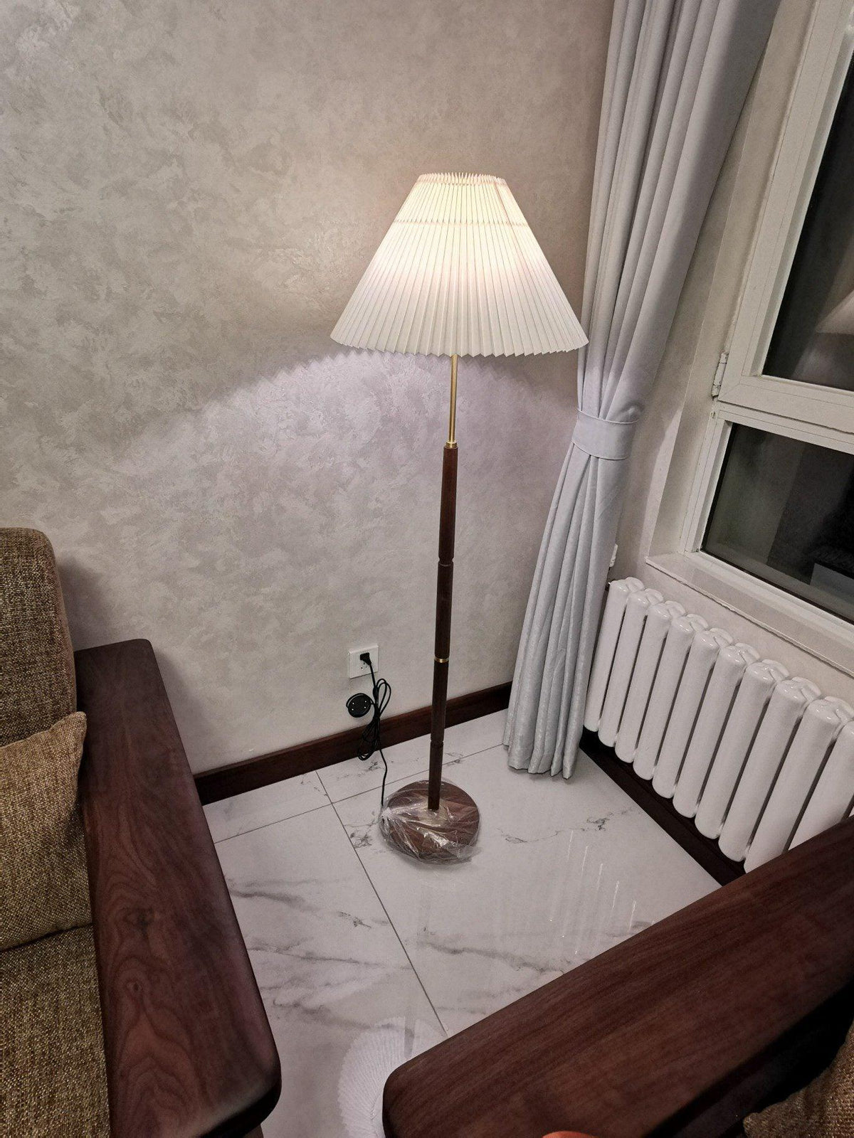 Syleina Minimalistische vloerlamp van massief hout