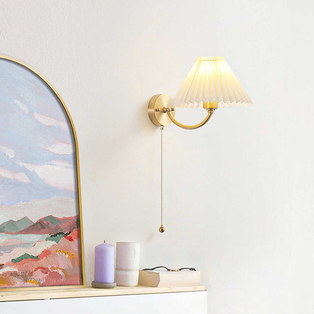 Dovrin elegantie geplooide messing stoffen wandlamp