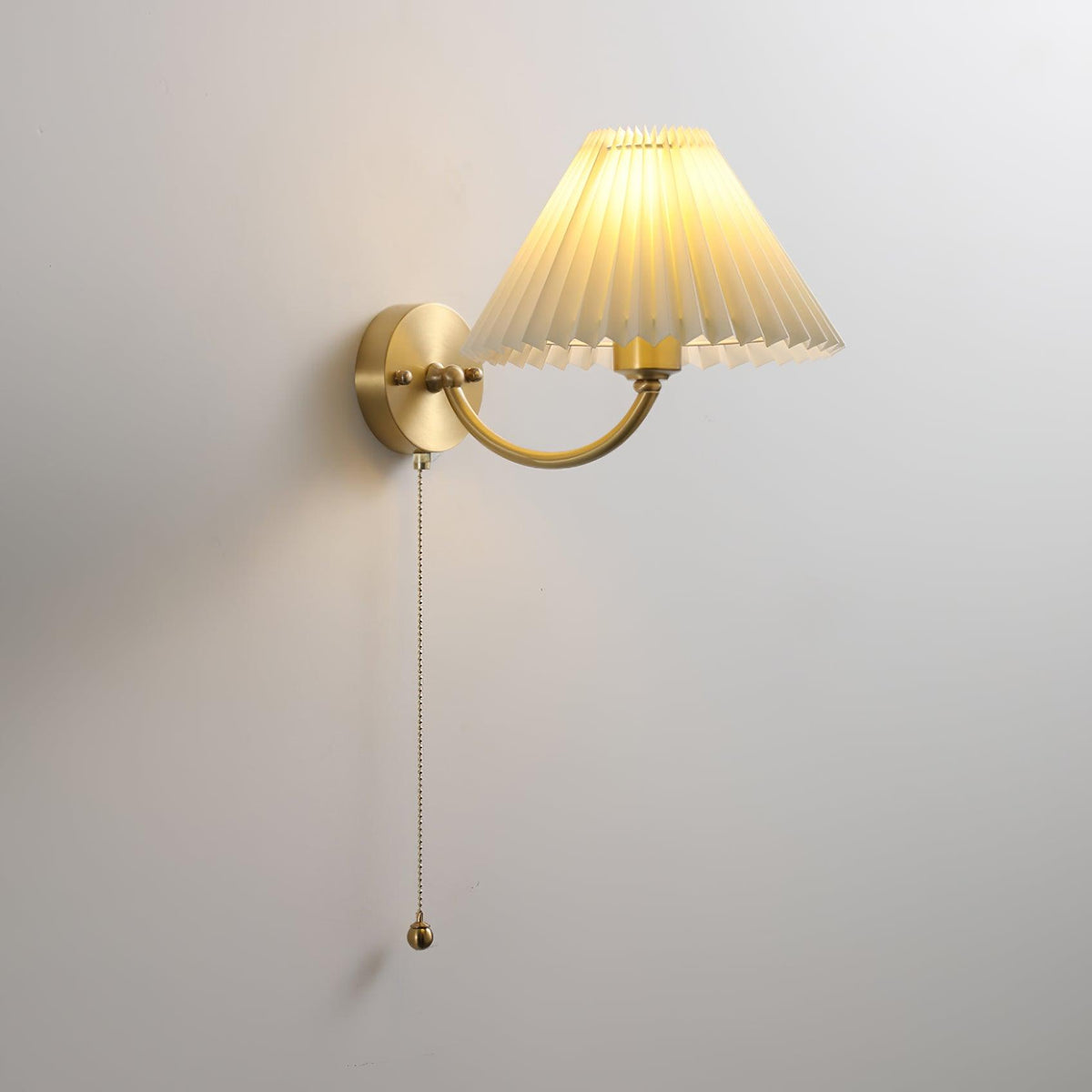 Dovrin elegantie geplooide messing stoffen wandlamp