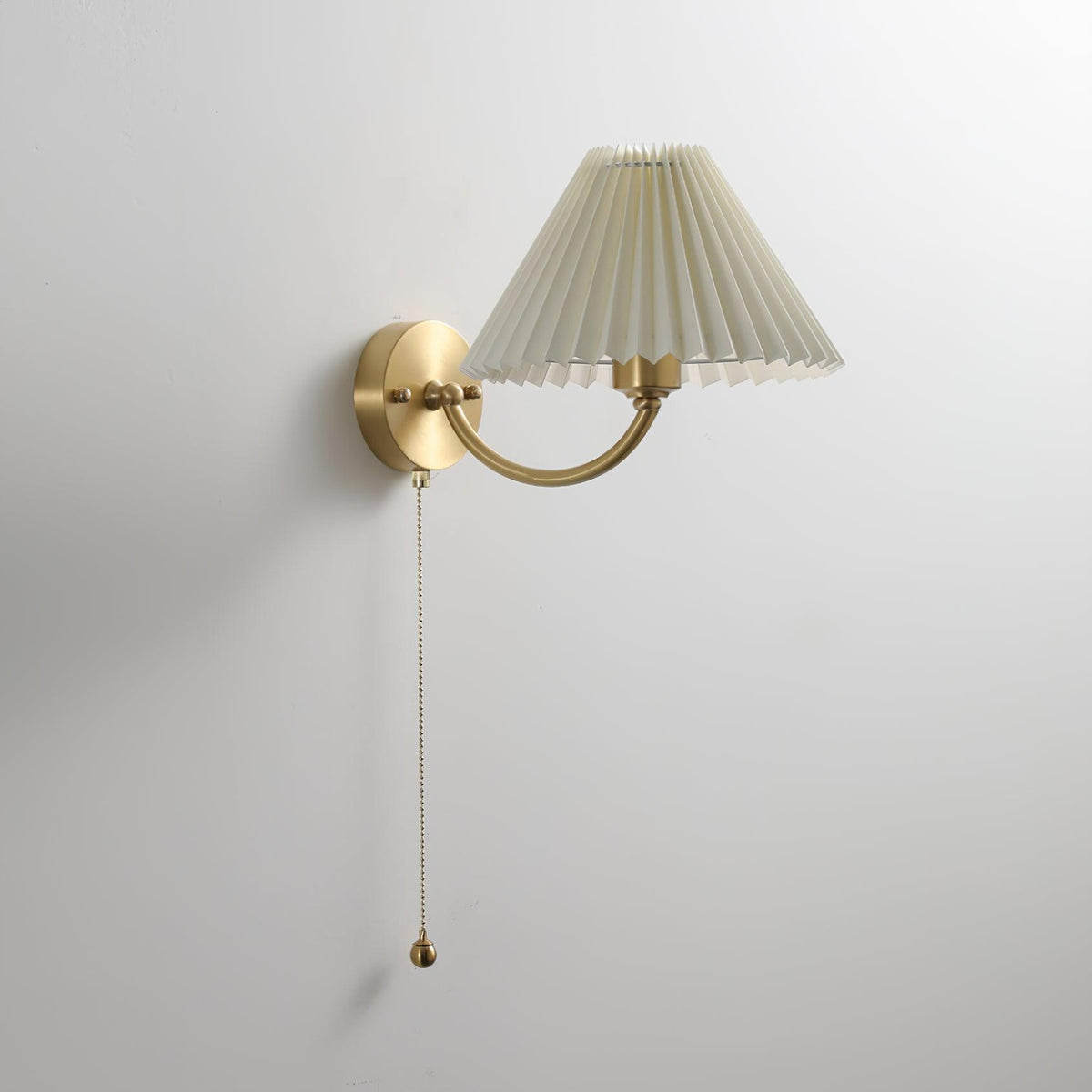 Dovrin elegantie geplooide messing stoffen wandlamp
