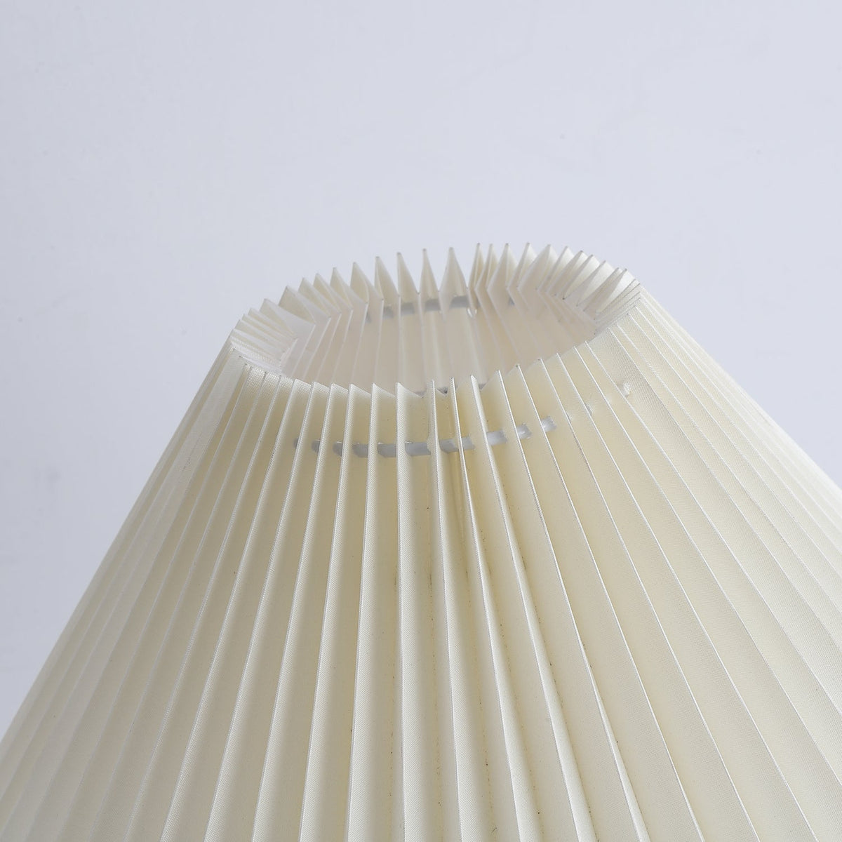 Aiden moderne tafellamp van hout