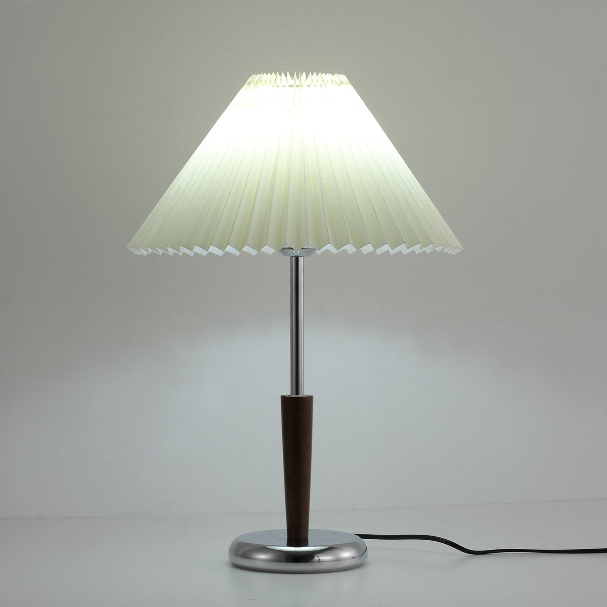 Aiden moderne tafellamp van hout