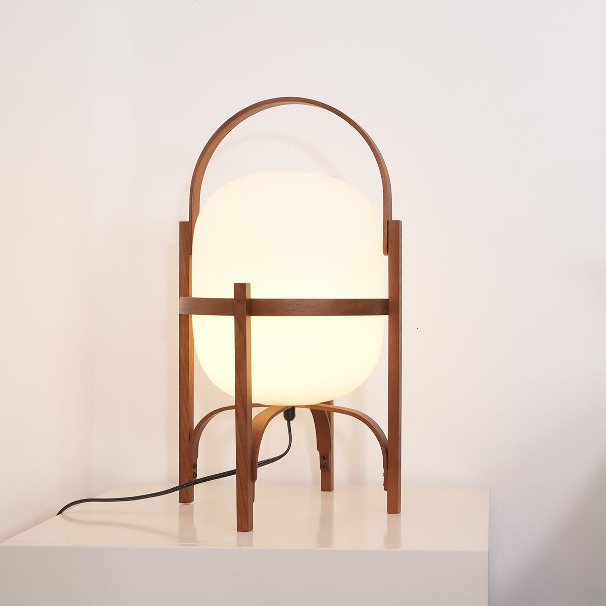 Lethra tafellamp van hout en glas