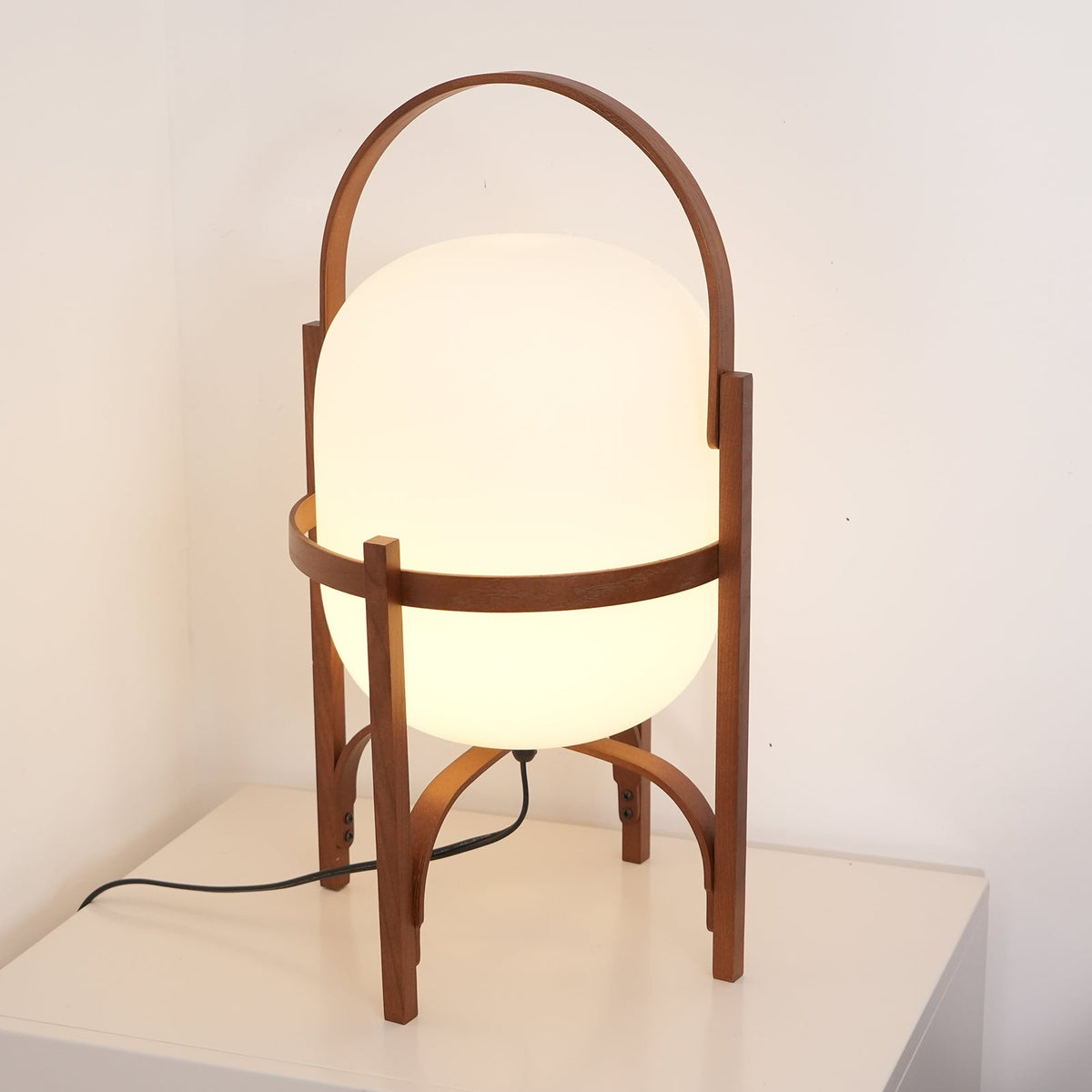 Lethra tafellamp van hout en glas