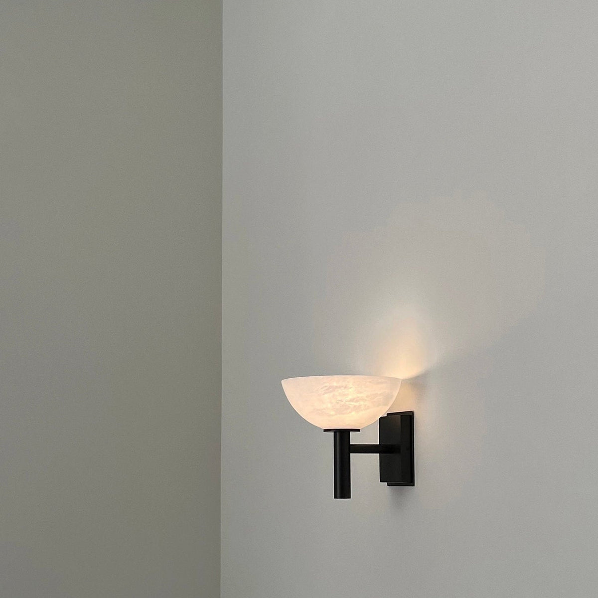 Avenenaria wandlamp met albasten kap