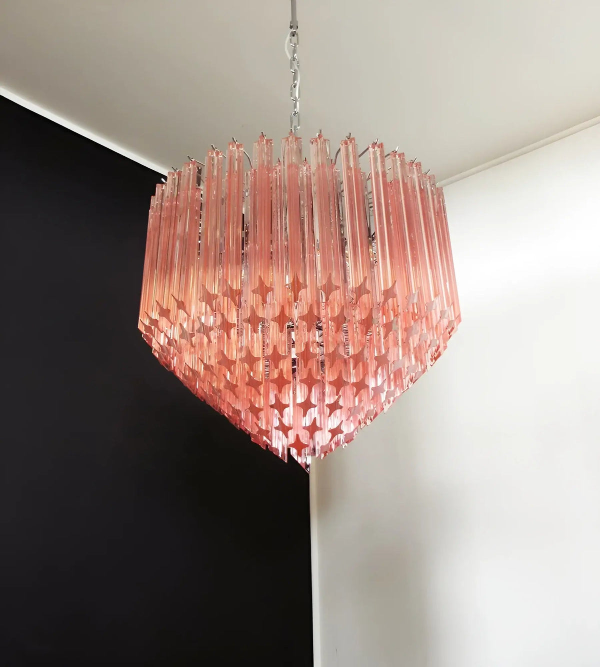 Celelaria Kroonluchter met Roze Glasprismen Geometrisch