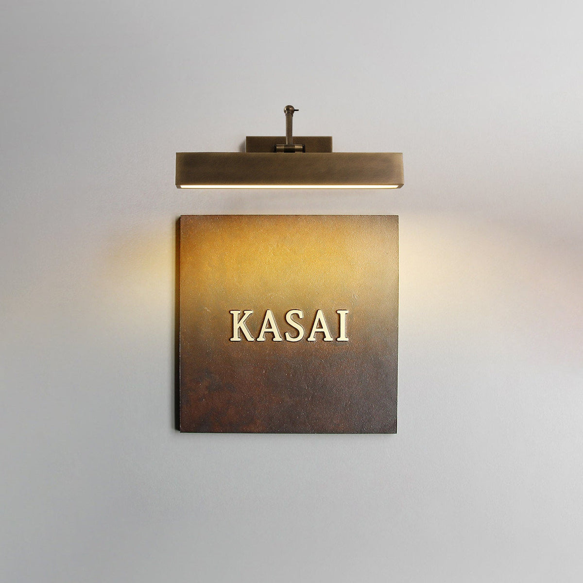 Auraraine wandlamp met rotatie in messing
