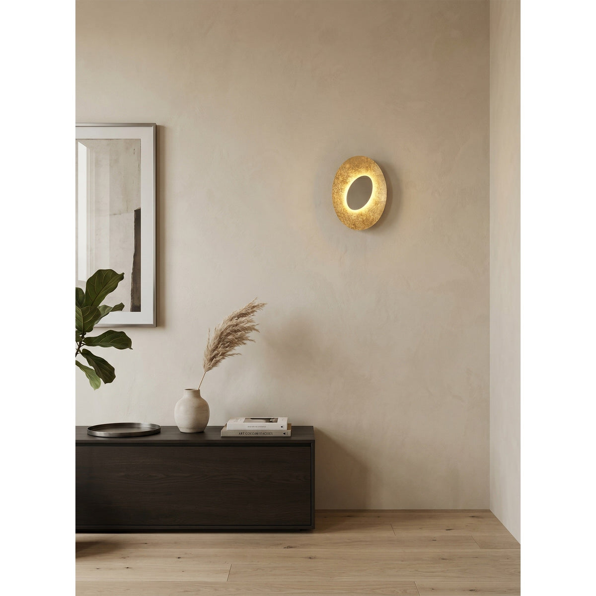 Orelalaine wandlamp met goudkleurige behuizing en kap