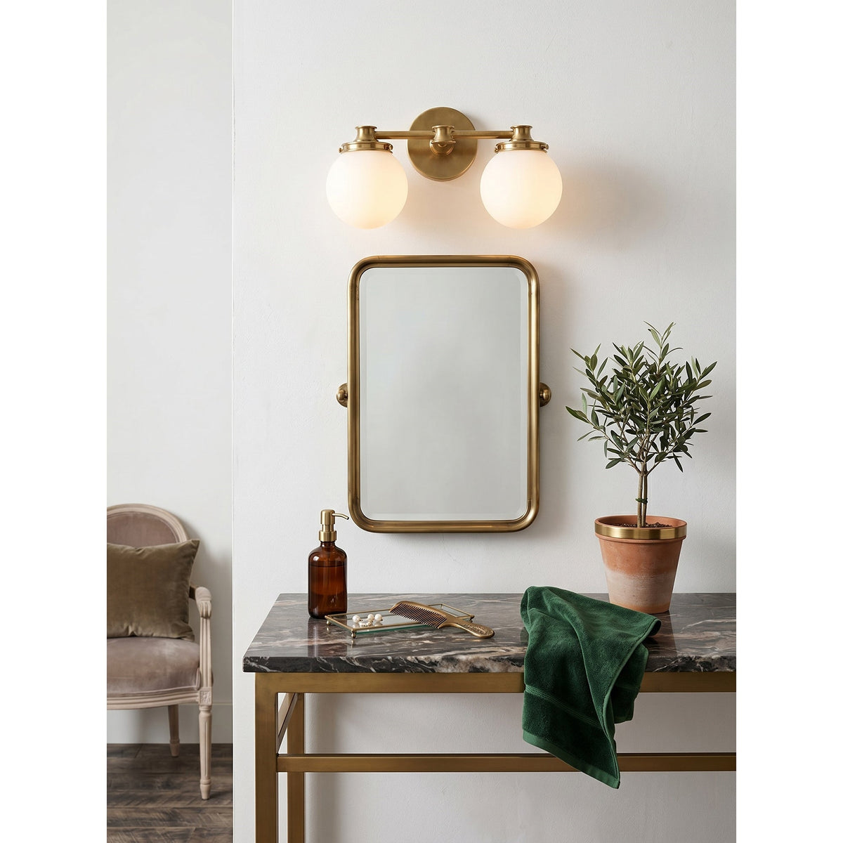 Hayes wandlamp met glazen bol