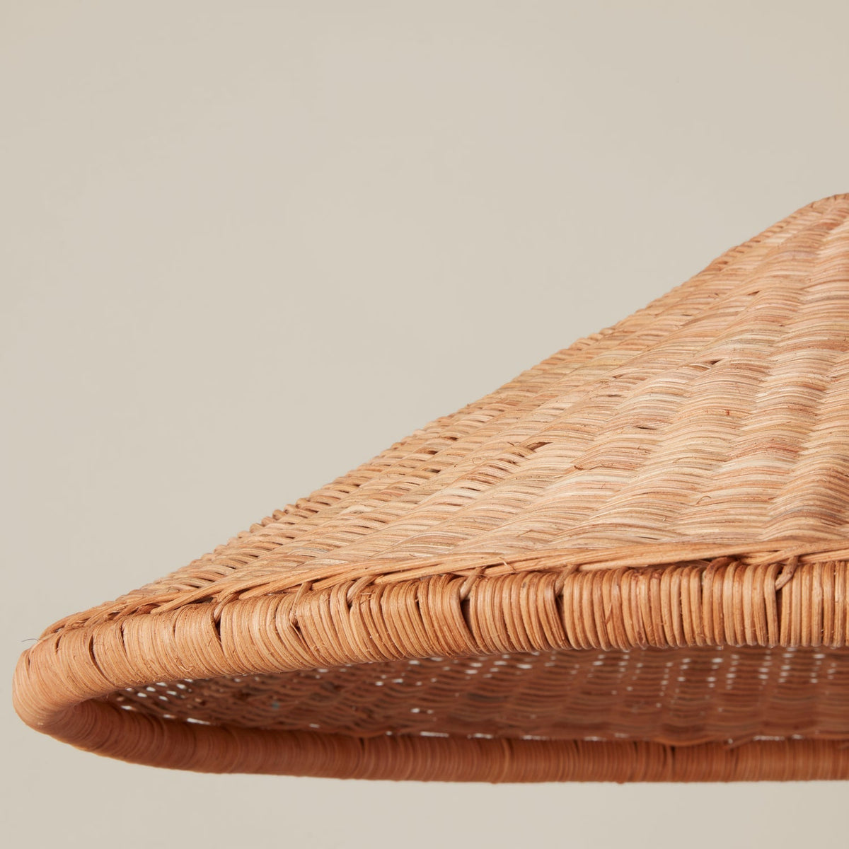 Kasbah hanglamp van rotan met conische vorm