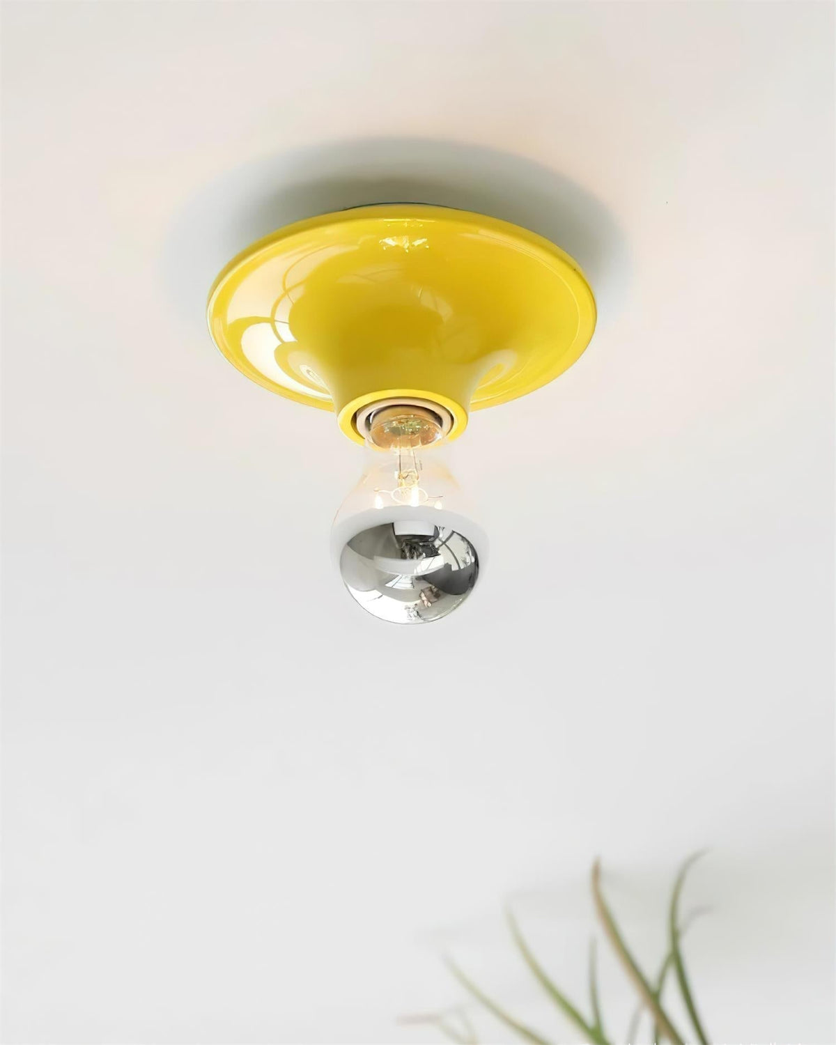 Lioreielle wandlamp geel