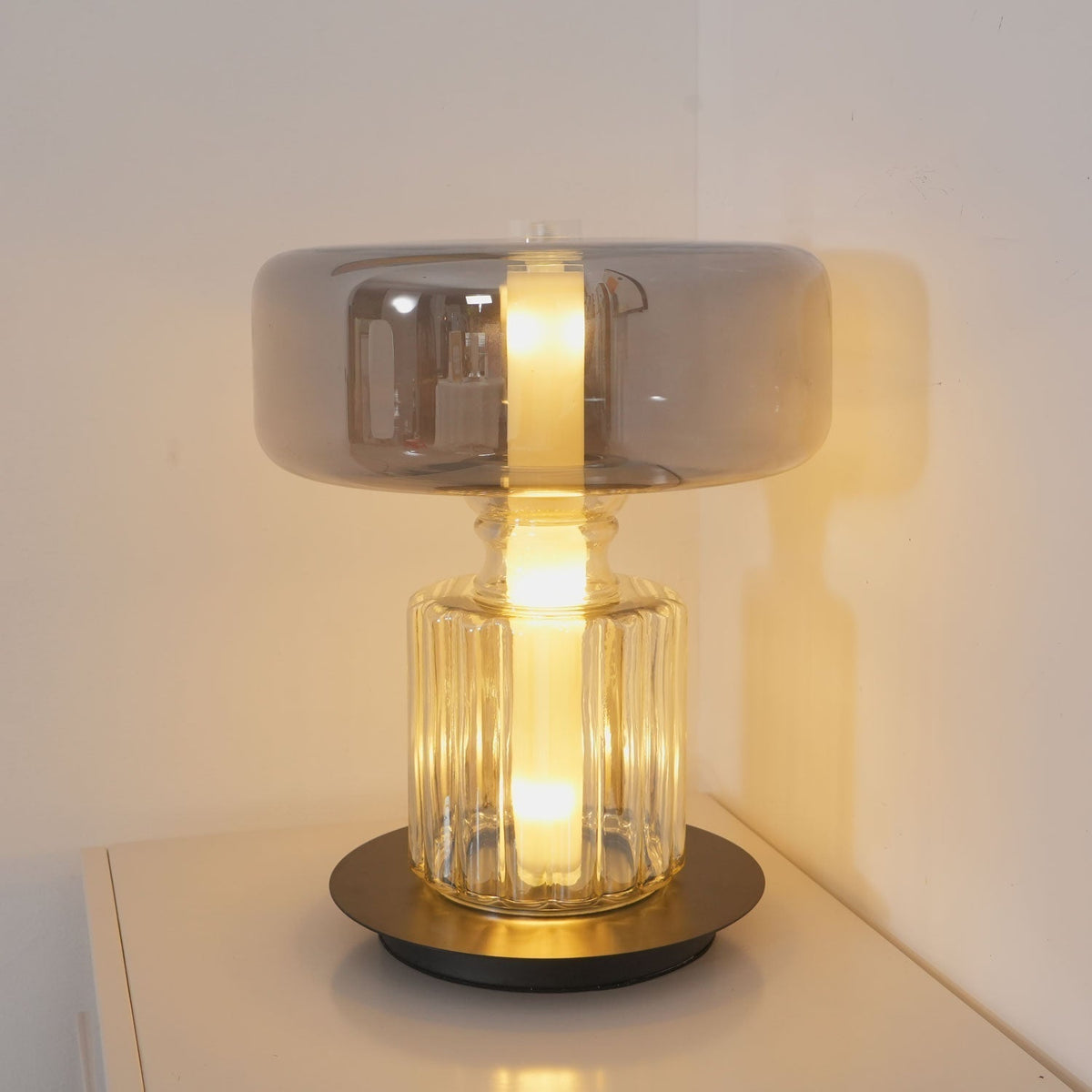 Svora moderne tafellamp van rookgrijs glas