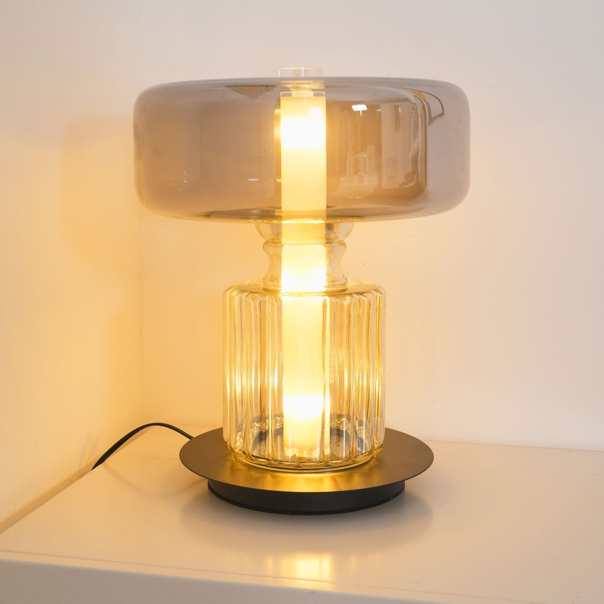 Svora moderne tafellamp van rookgrijs glas