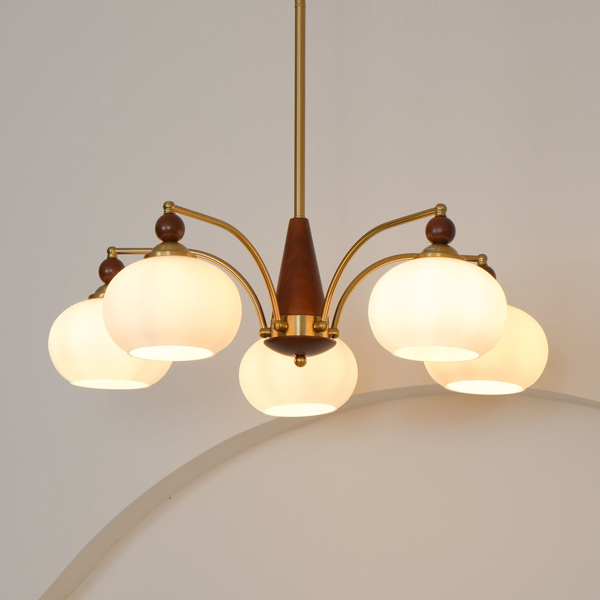 Vevely Retro hanglamp van messing met gele glasbol
