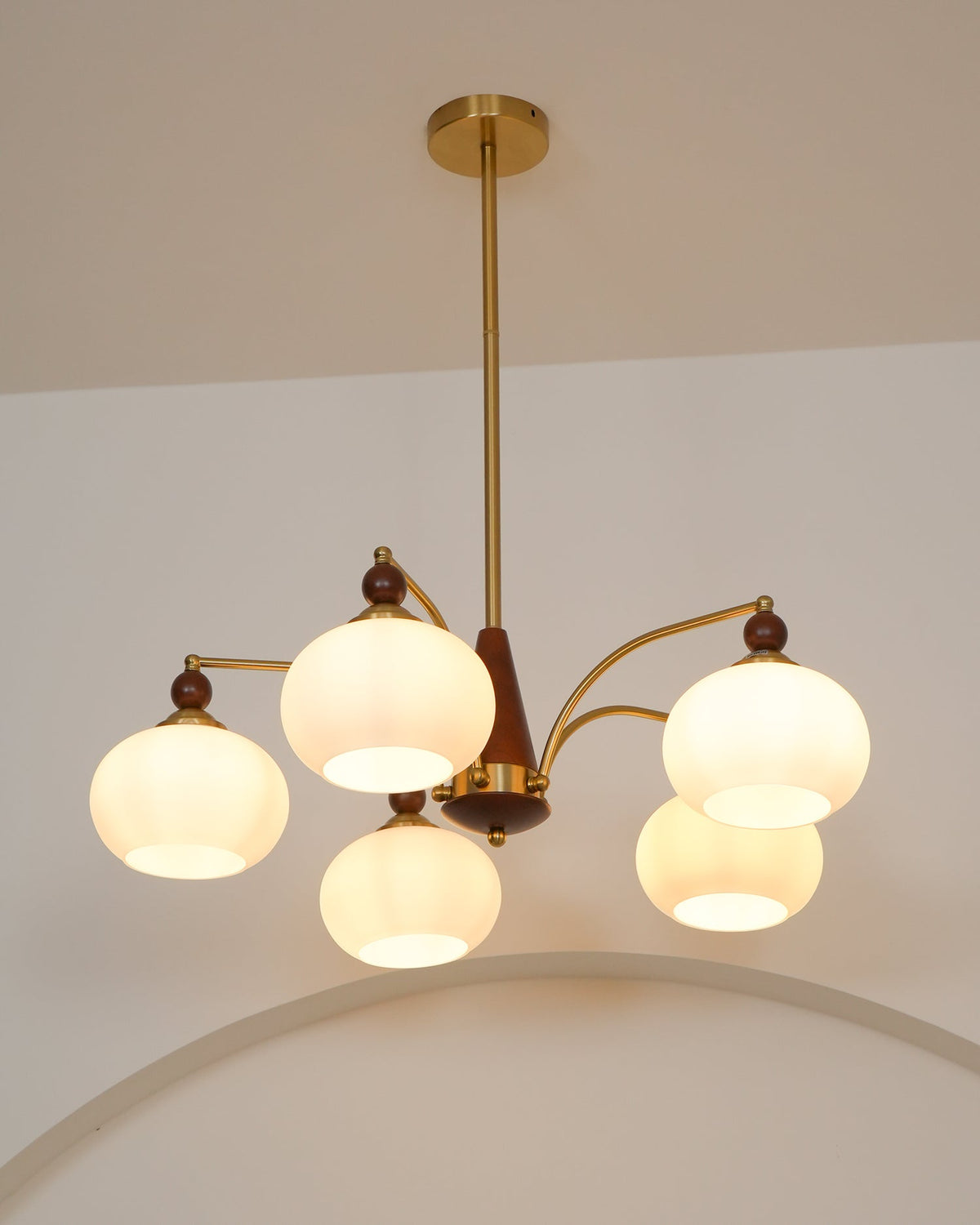 Vevely Retro hanglamp van messing met gele glasbol