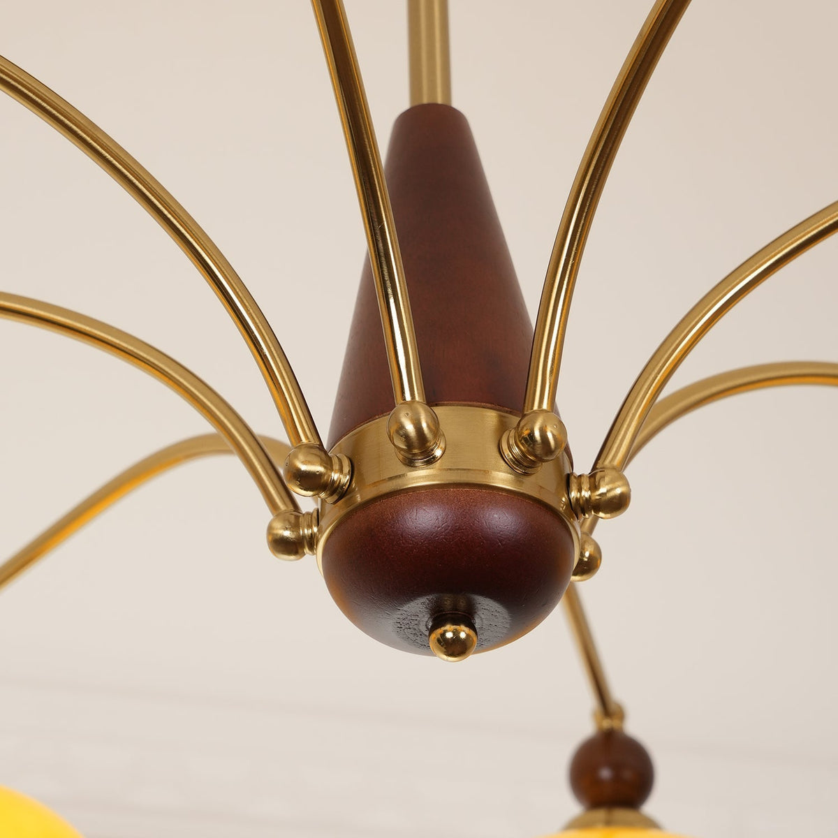 Vevely Retro hanglamp van messing met gele glasbol