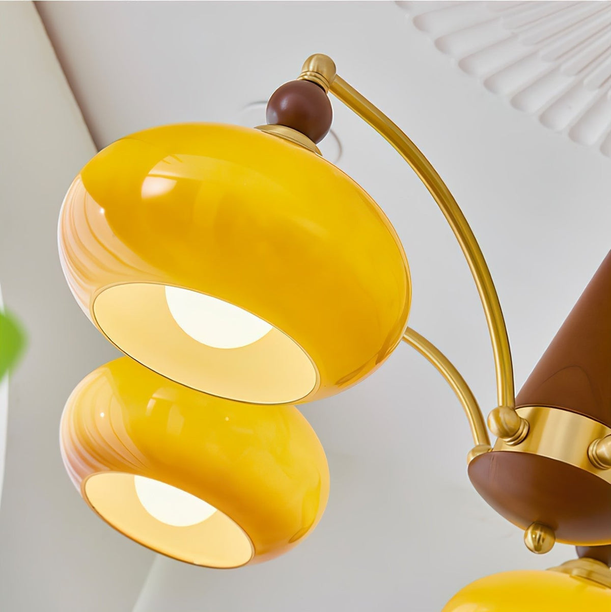 Vevely Retro hanglamp van messing met gele glasbol