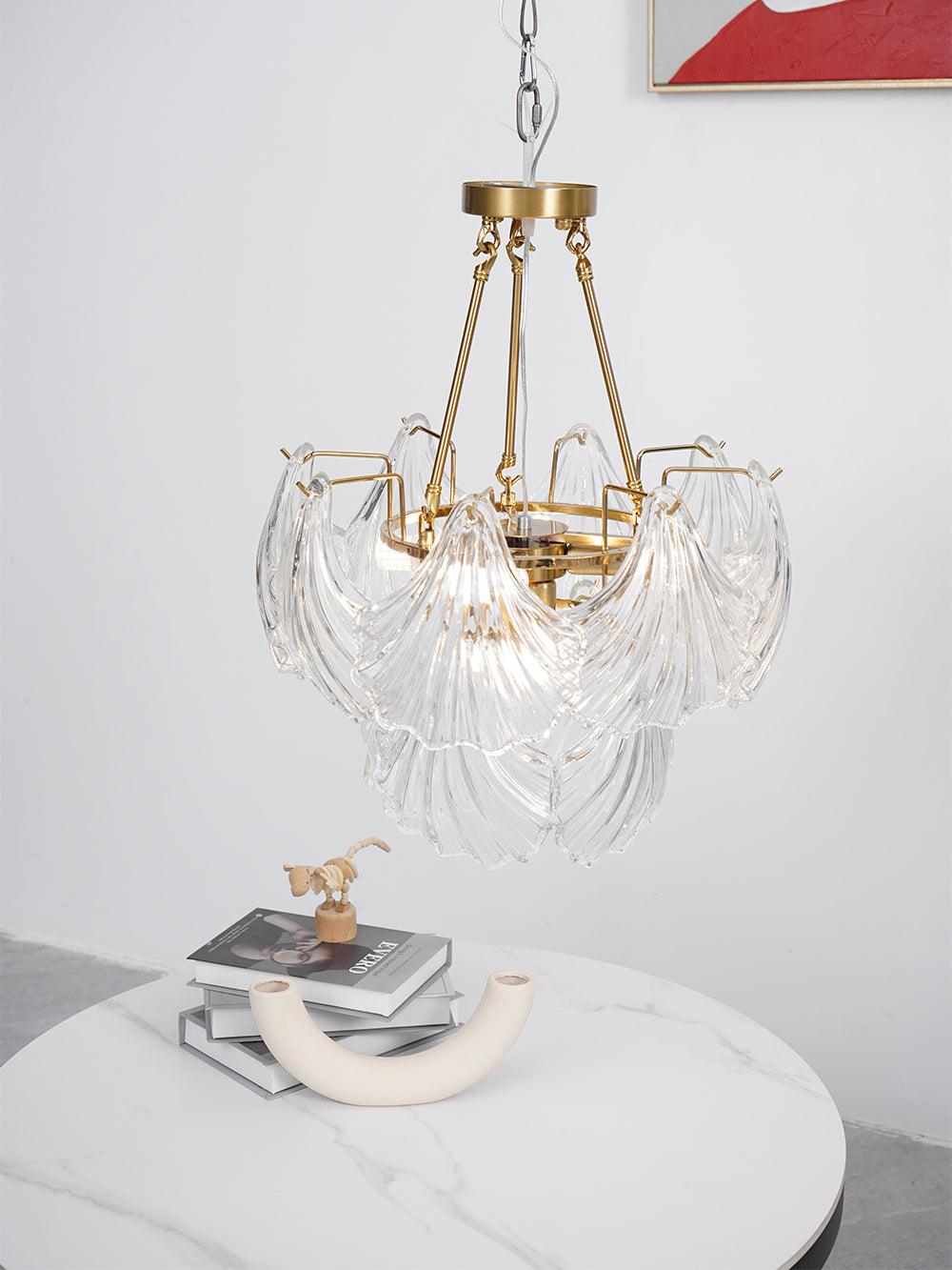 Veluaya plafondlamp met ribbelvormige glazen kap in goudkleurige afwerking