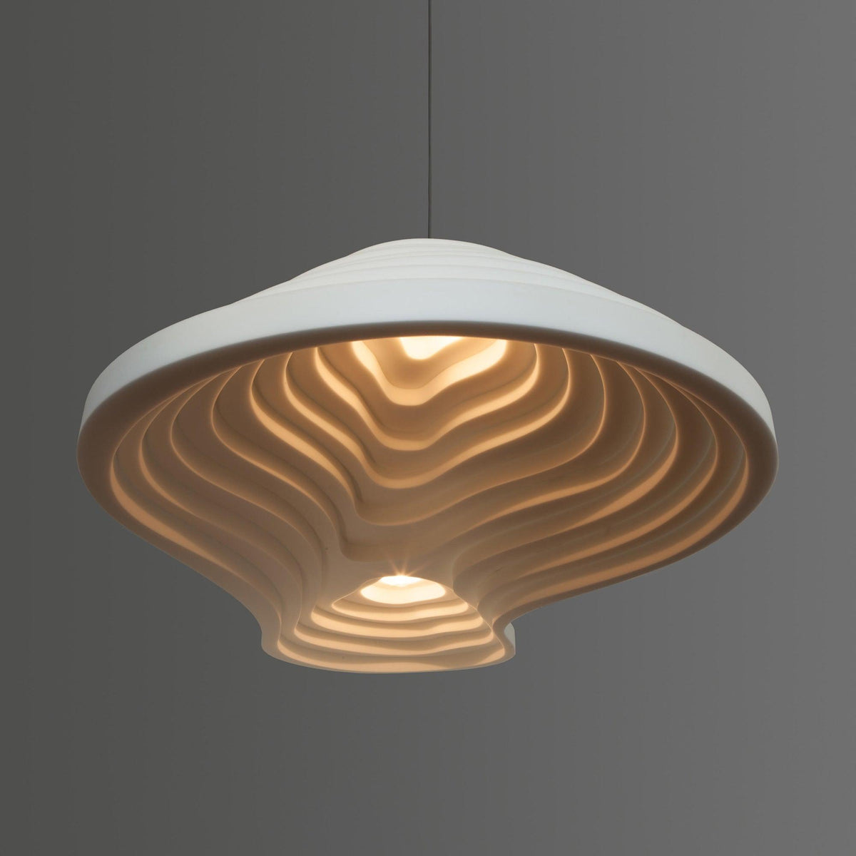 Niruise minimalistische hanglamp van hars