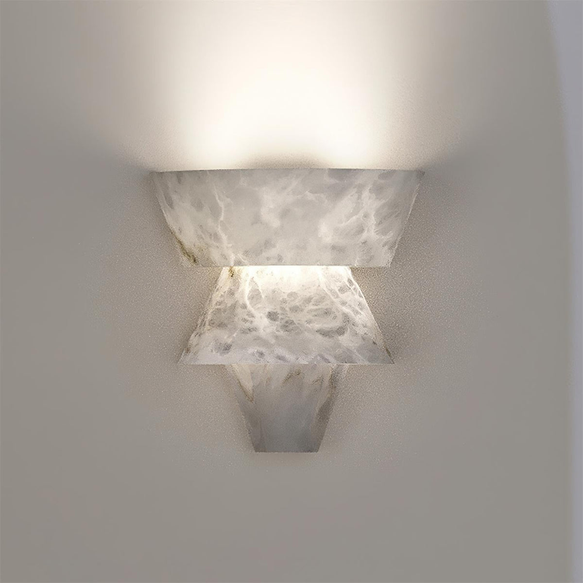 Alvian wandlamp elegante wit albast in lagen
