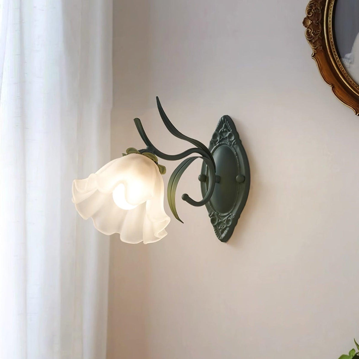 Vintage wandlamp met bloemmotief in glas voor slaapkamer en woonkamer