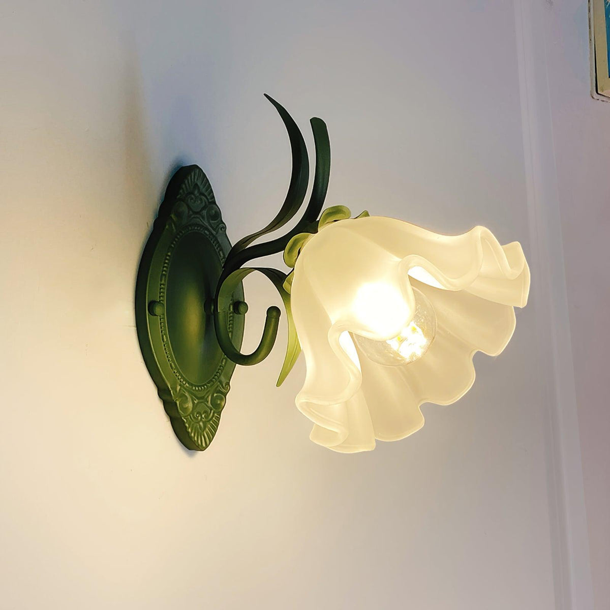 Vintage wandlamp met bloemmotief in glas voor slaapkamer en woonkamer