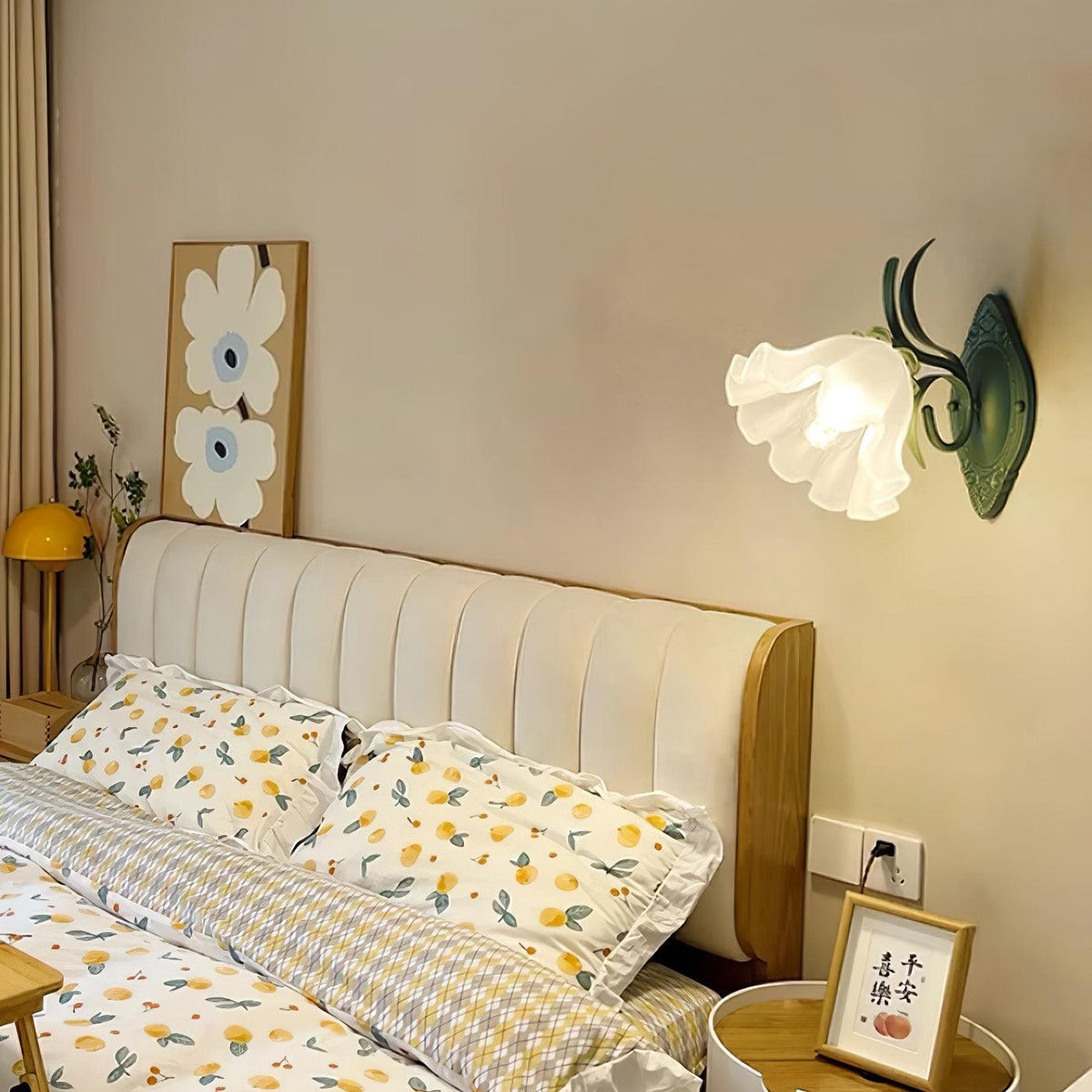 Vintage wandlamp met bloemmotief in glas voor slaapkamer en woonkamer