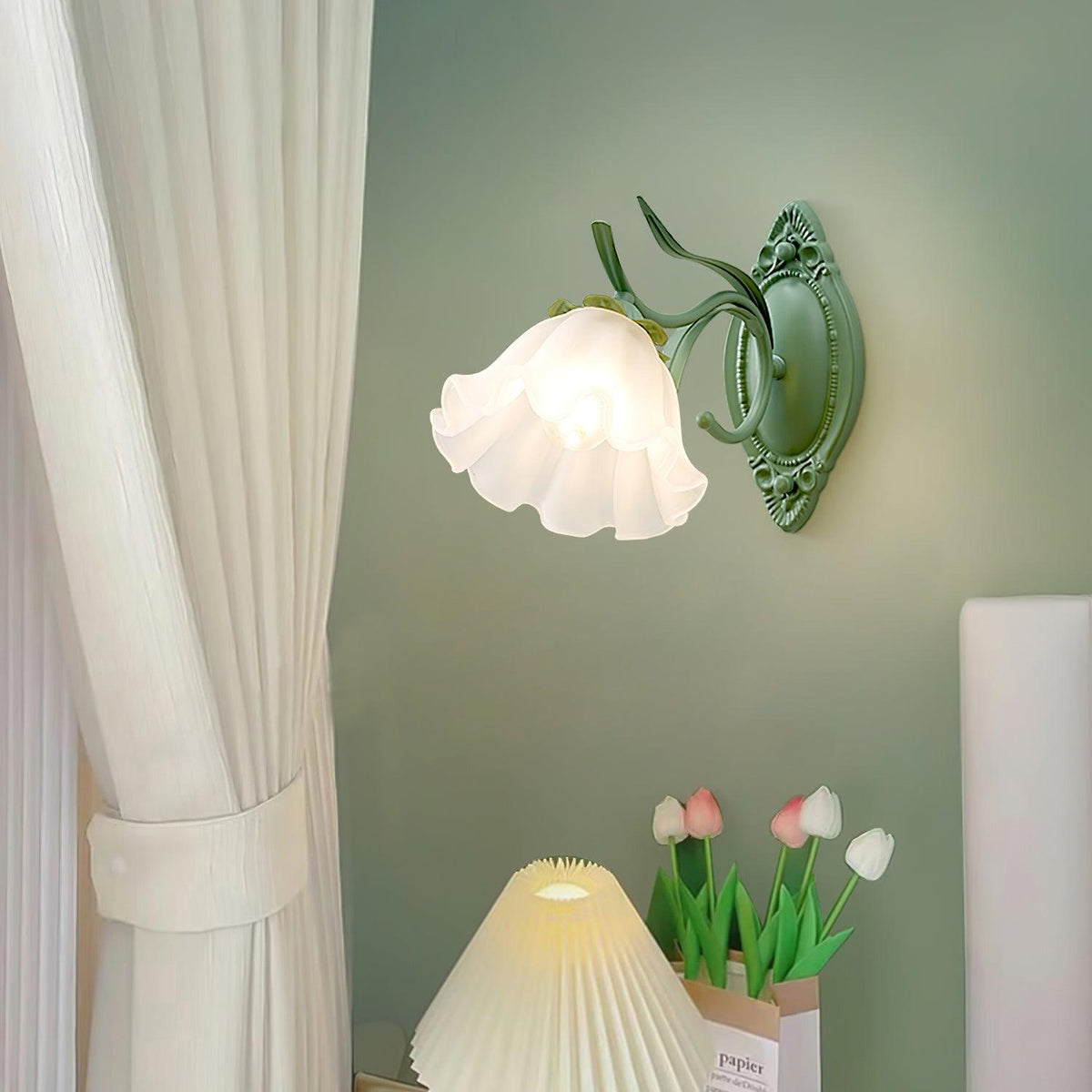 Vintage wandlamp met bloemmotief in glas voor slaapkamer en woonkamer