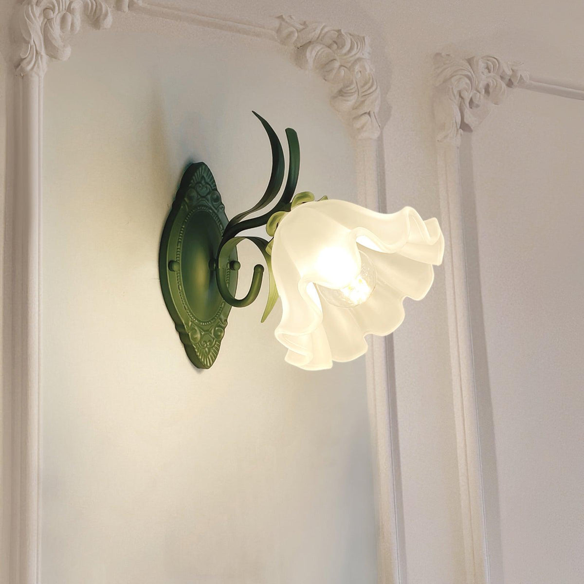 Vintage wandlamp met bloemmotief in glas voor slaapkamer en woonkamer