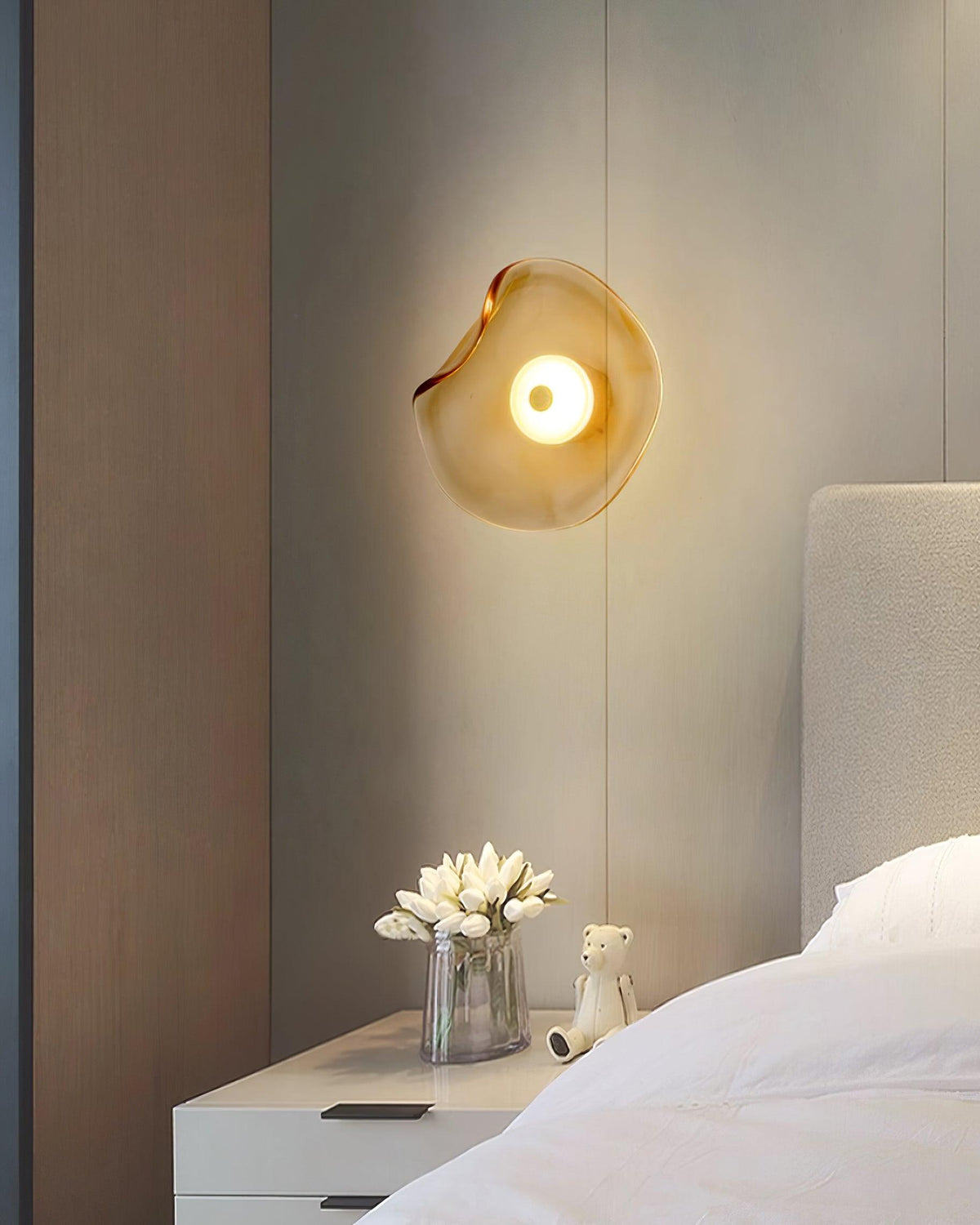 Kira wandlamp met amberkleurig glas