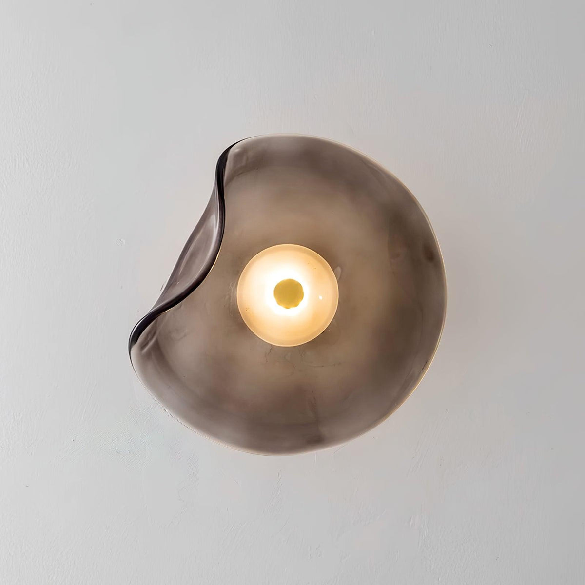 Kira wandlamp met amberkleurig glas