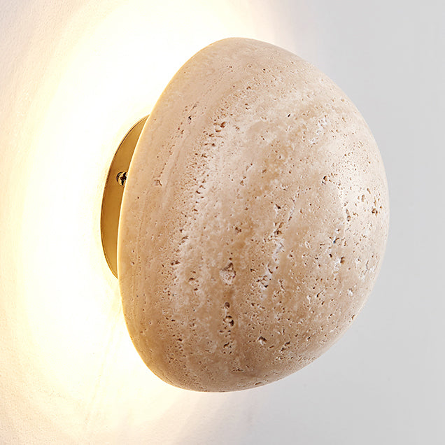 Tavenise ronde wandlamp in travertin